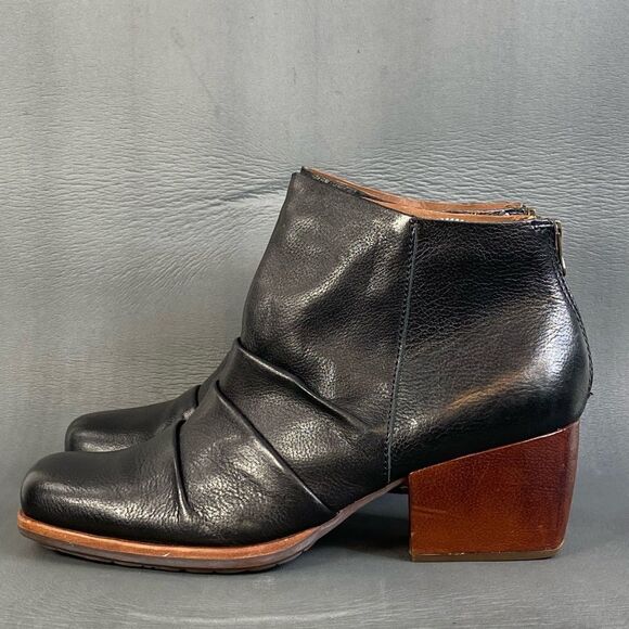 Kork-Ease Kissel Black Ruched Leather ankle Bootie s womens size  9.5 - Picture 6 of 10